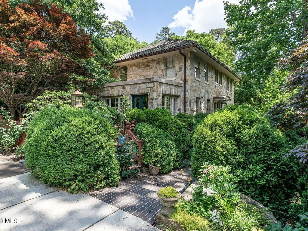 2501 Kenmore Drive, Raleigh