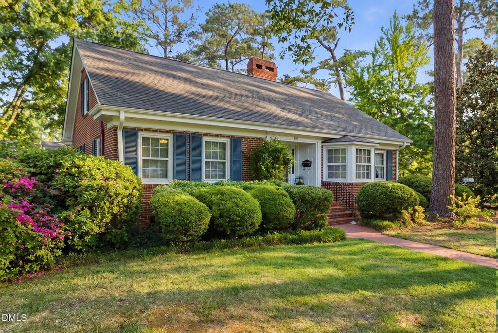 806 S 1st Street, Smithfield