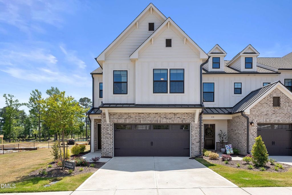 92 N District Avenue N, Clayton