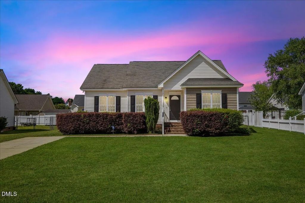 11438 Village Square Drive, Middlesex