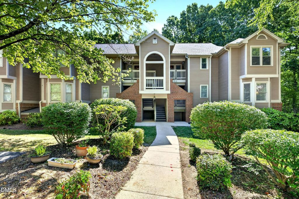 113 Abingdon Court Lc, Cary