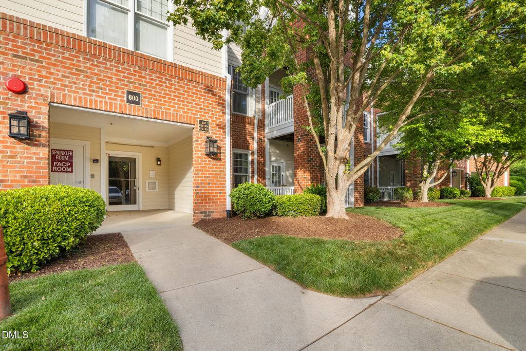 622 Waterford Lake Drive, Cary