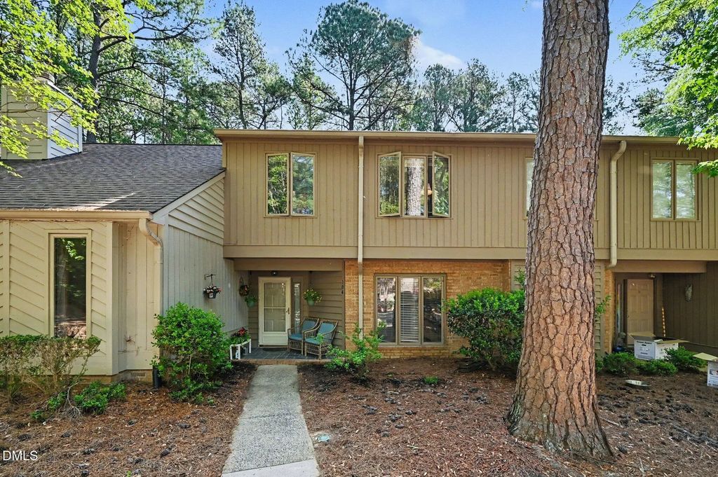 104 Old Stable Court, Chapel Hill