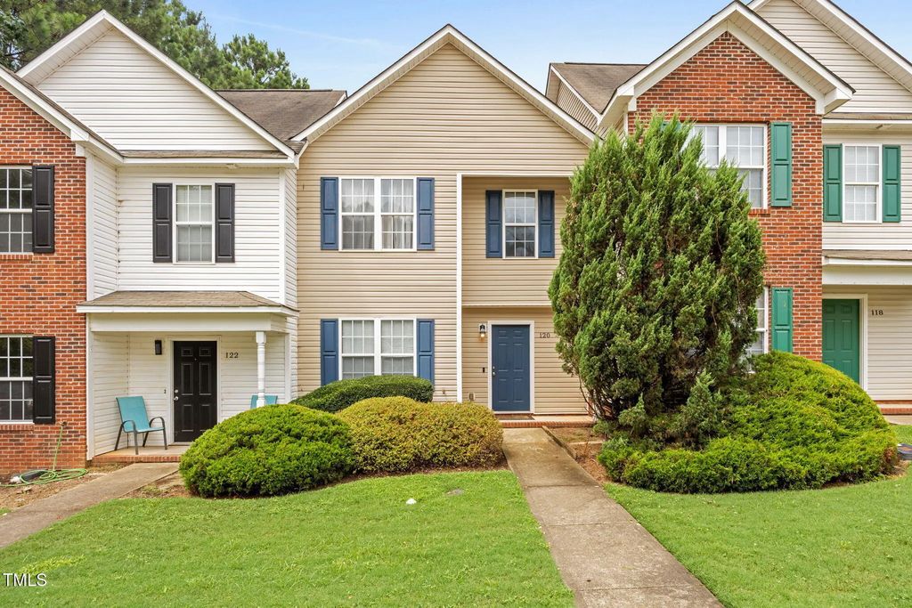 120 Blackthorne Court, Clayton