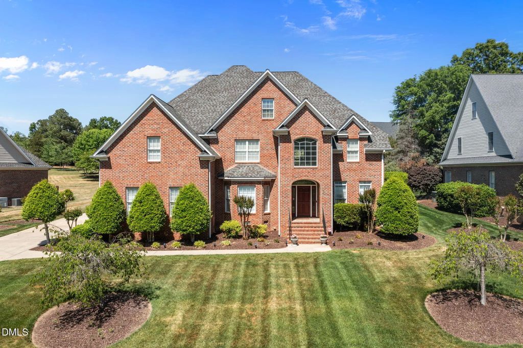 736 Meadowood Drive, Burlington