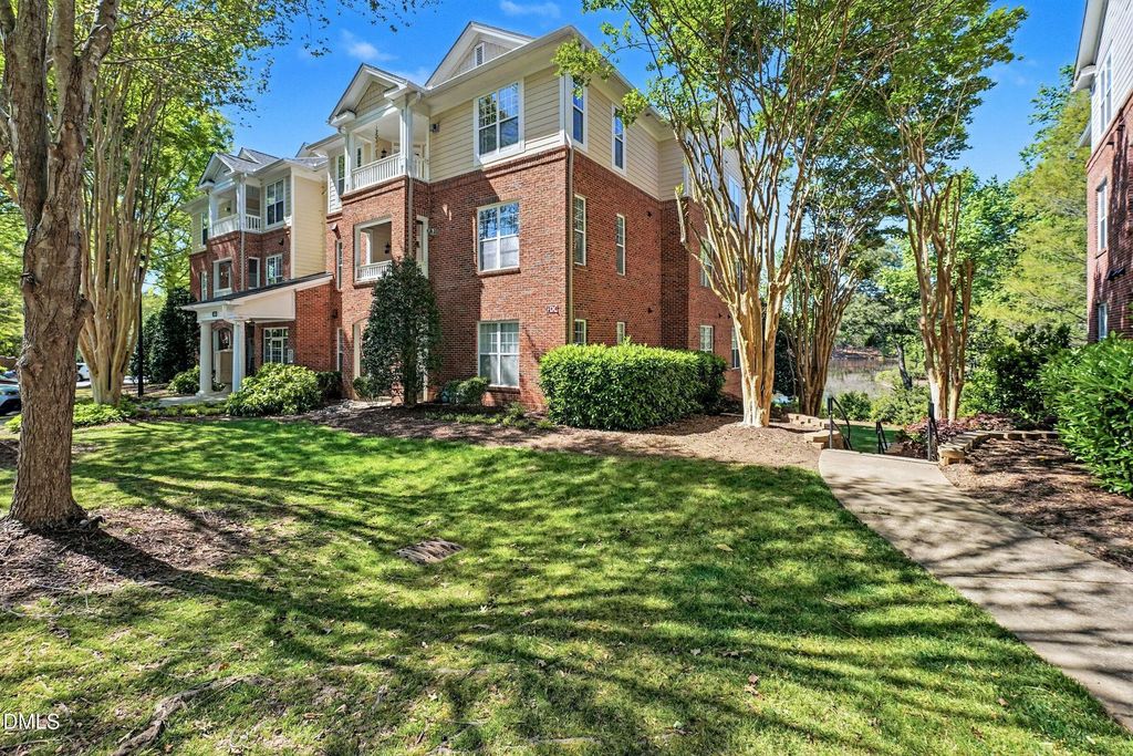 8221 Allyns Landing Way 204, Raleigh