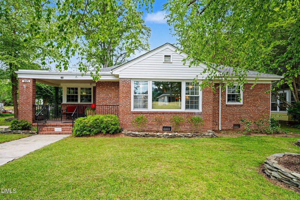 203 E Davis Street, Smithfield