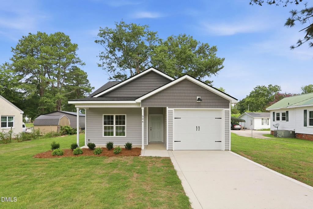 306 S Washington Avenue, Dunn