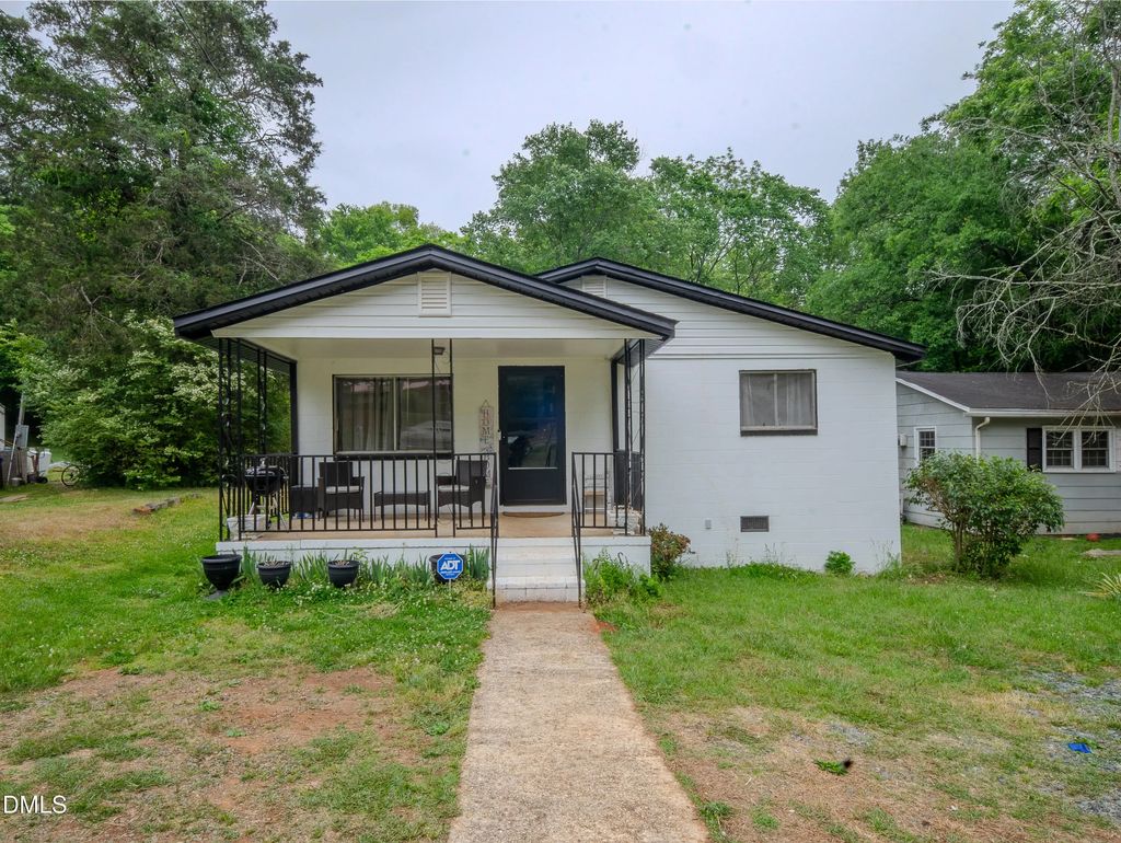 762 Hillsboro Street, Pittsboro