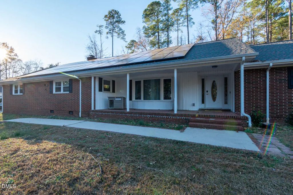 700 Fernwood Drive, Clayton