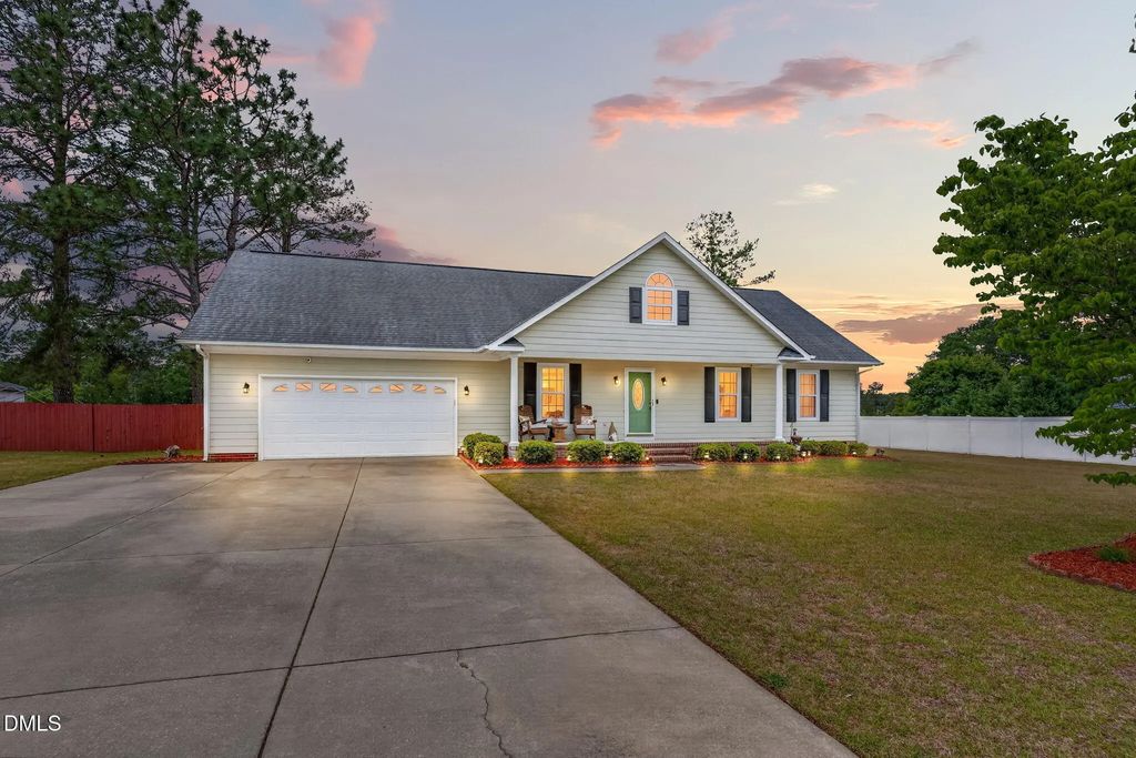 4552 Canasta Court, Hope Mills