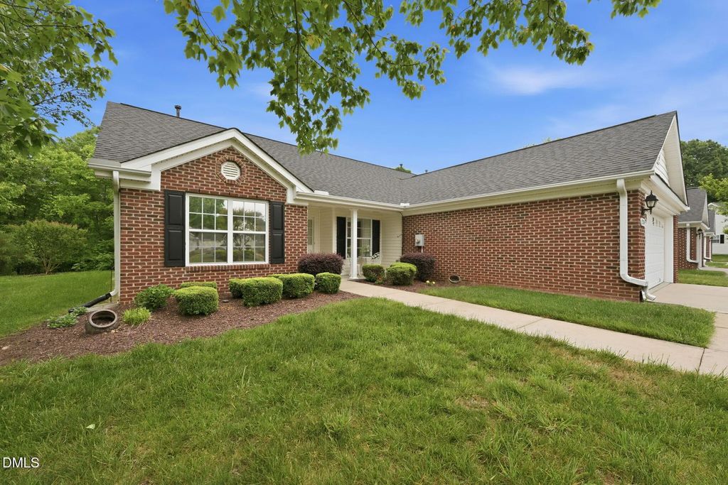 2204 Sweetbay Circle, Burlington