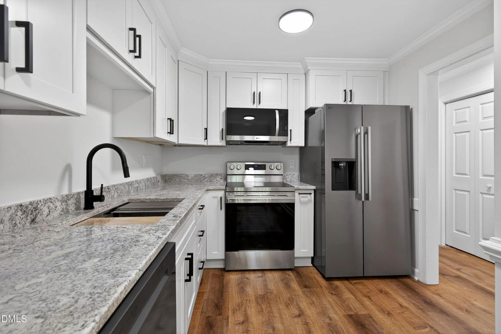 109 Sanair Court, Apex