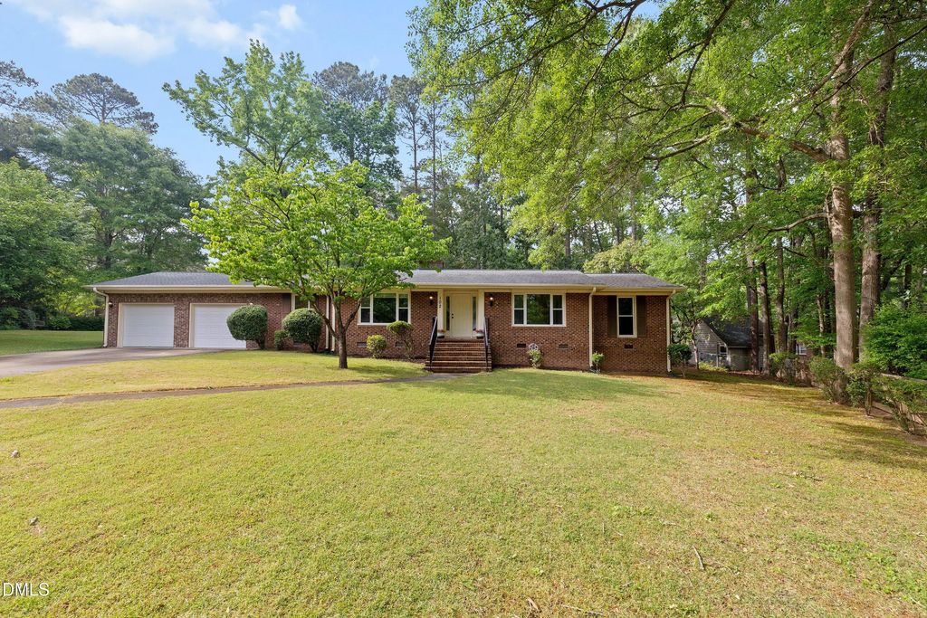 102 Olmstead Court, Garner