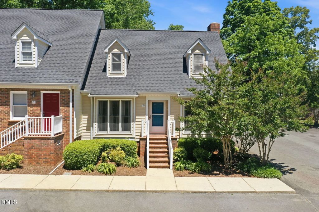 1121 Sherwood Drive 10, Burlington