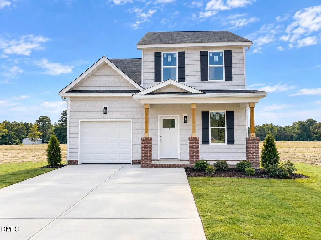 28 W Coulter Court, Selma