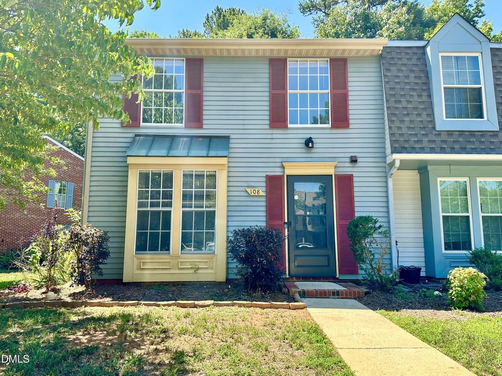 108 E Chalfont Way, Cary