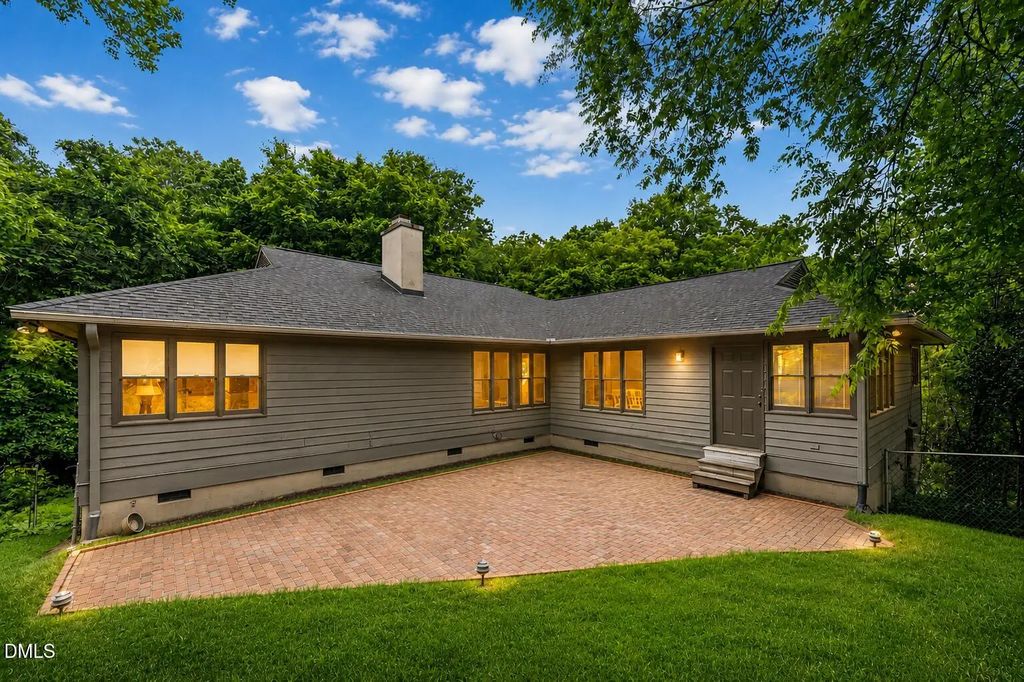 213 Hillsborough Street, Chapel Hill