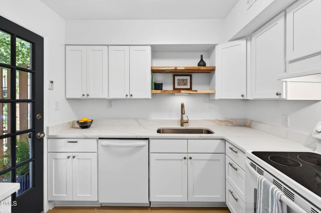 220 Elizabeth Street B4, Chapel Hill