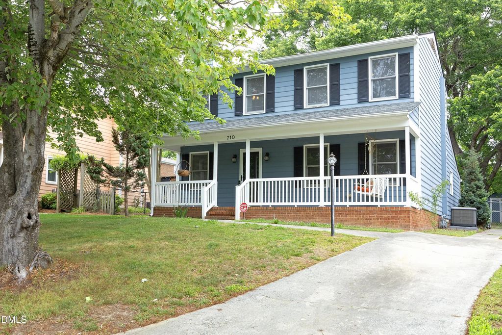 710 Huntington Court, Burlington