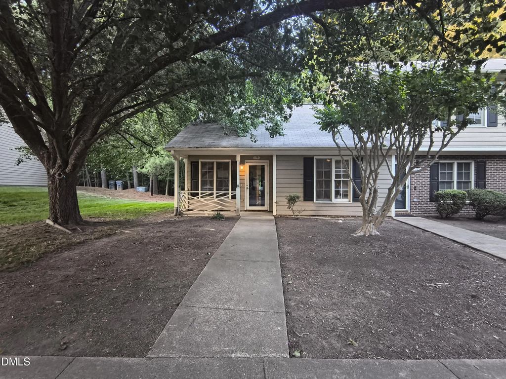 9 Crystal Oaks Court, Durham