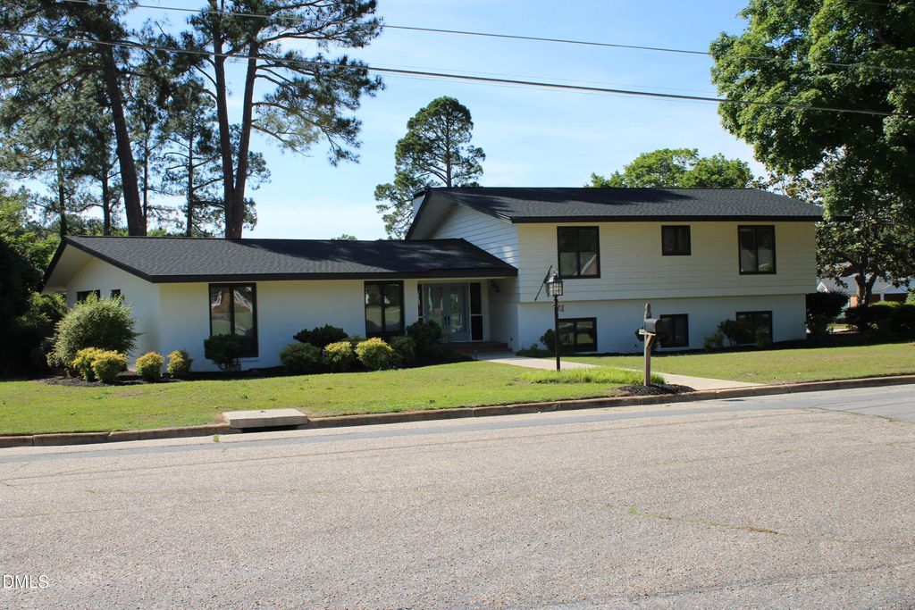 1607 Lakeshore Drive, Dunn