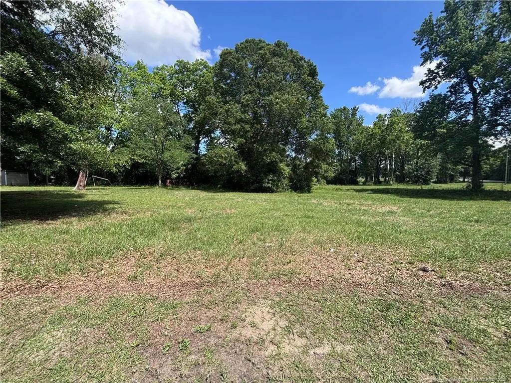 305 S Seneca Street, Lumberton