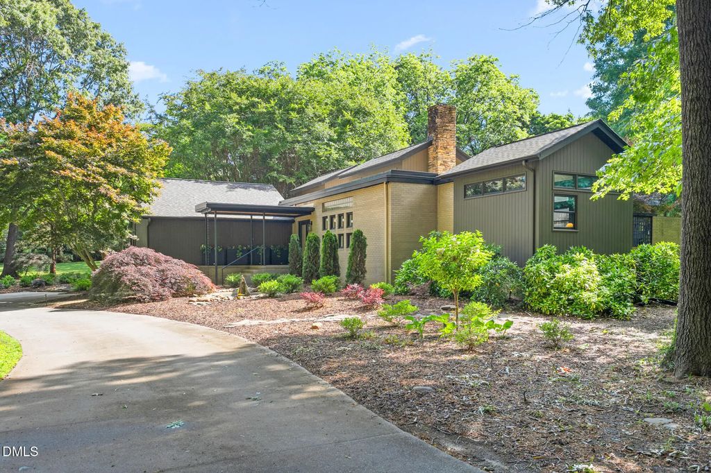 1040 Glenview Lane, Burlington