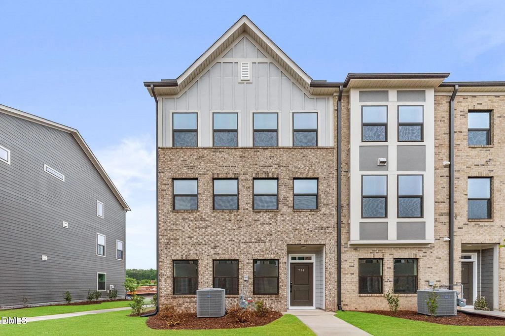 784 Ballyneal Alley, Cary