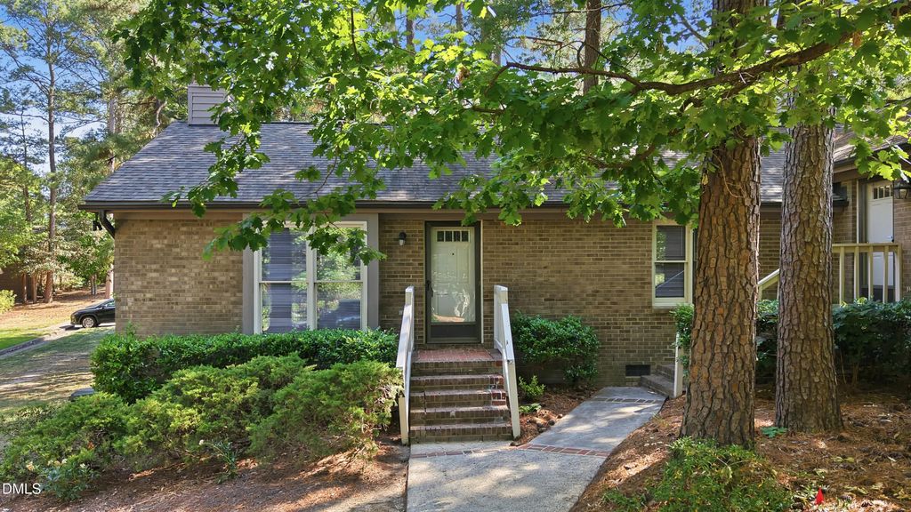 300 W Woodcroft Parkway Apt 26a, Durham