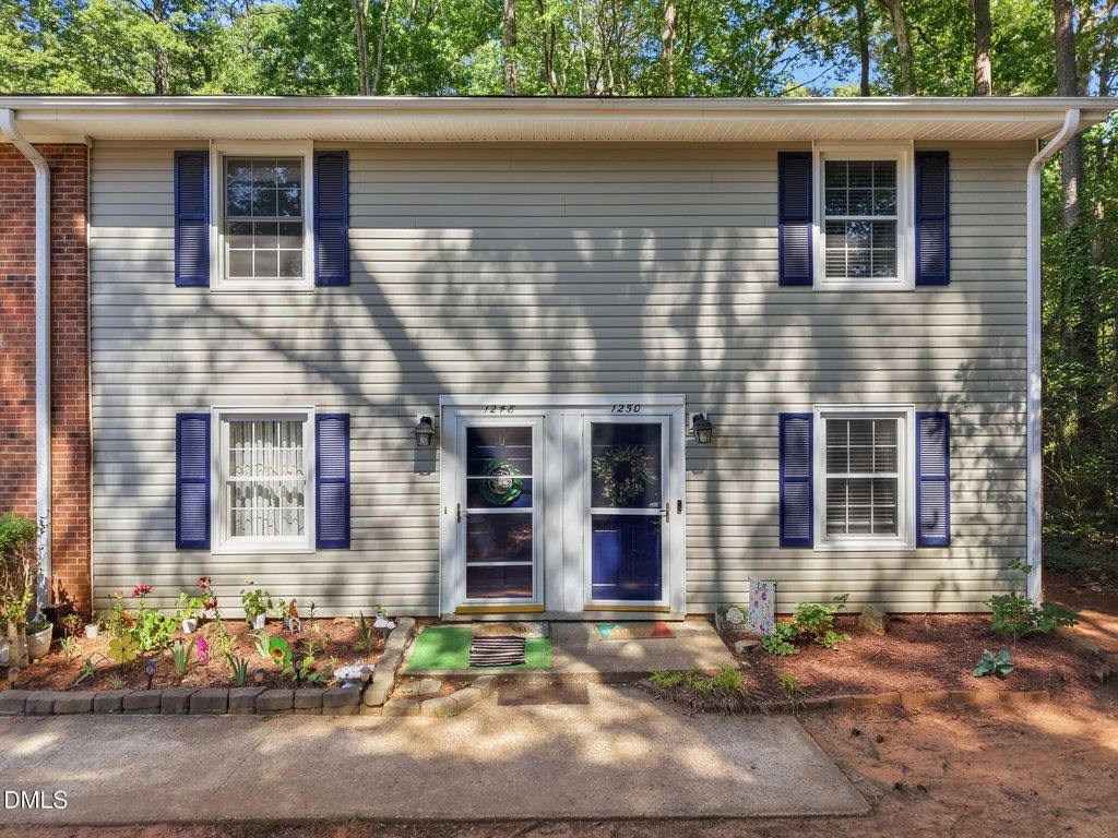 1250 Jamestown Court, Cary