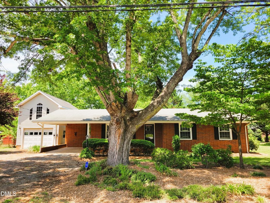 607 E Butler Avenue, Liberty