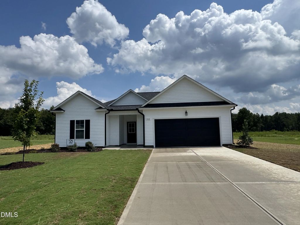218 Hill Valley Drive, La Grange