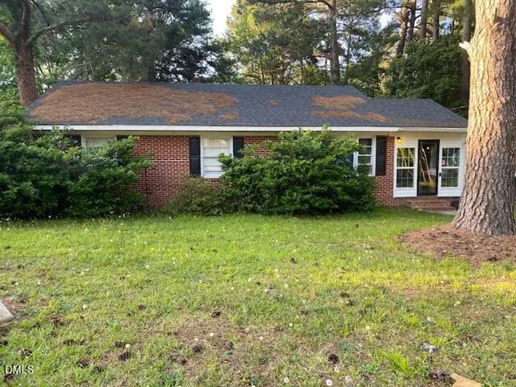 1104 Robert Road W, Wilson