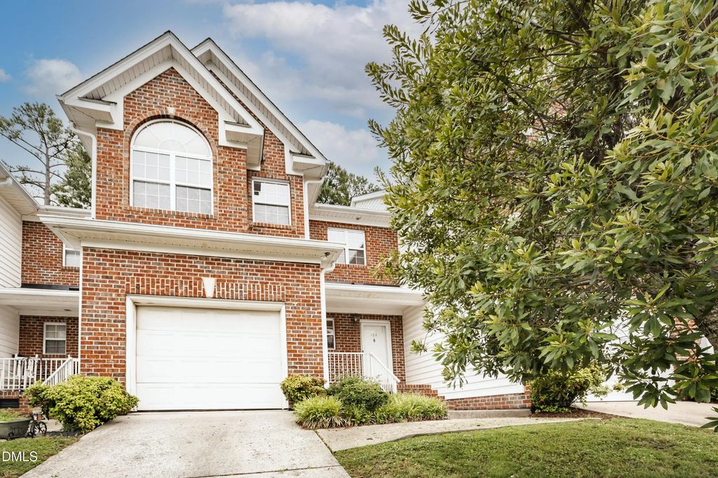 184 Grande Meadow Way, Cary