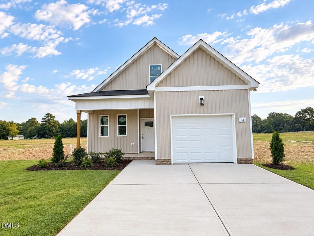 12 W Coulter Court, Selma