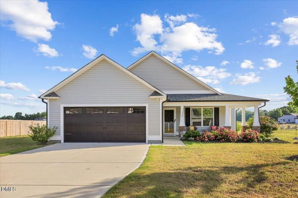 398 Sandcastle Lane, Four Oaks
