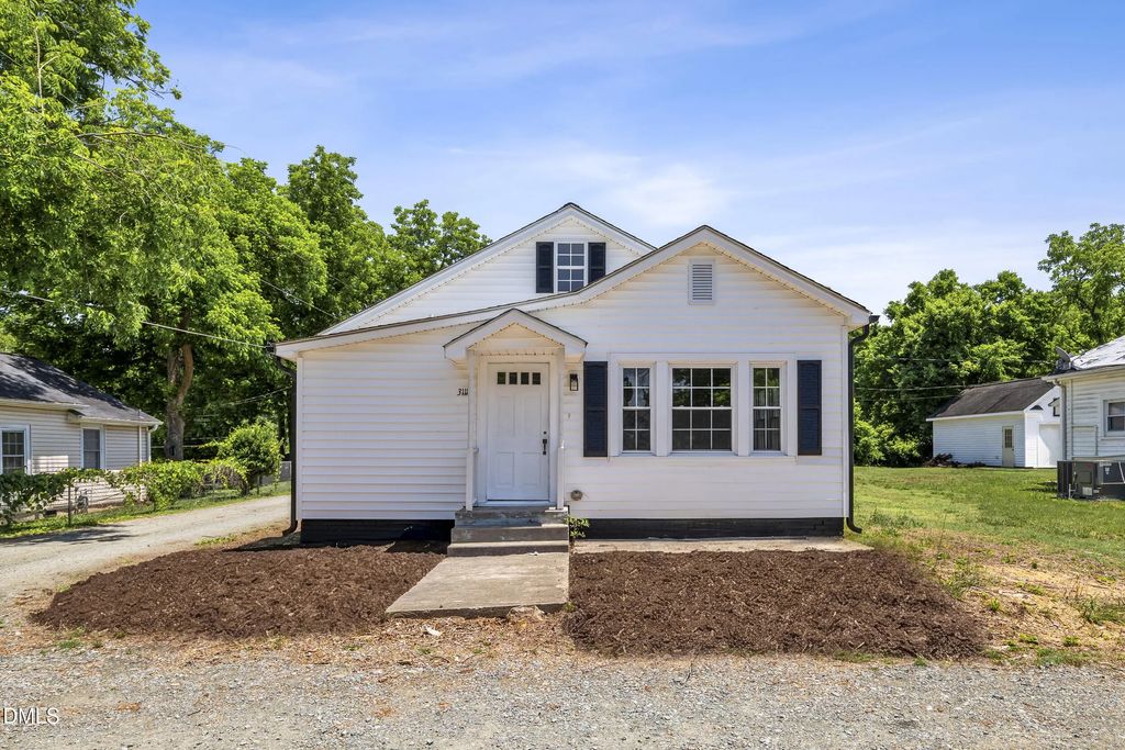 3111 Lucas Street, Elon