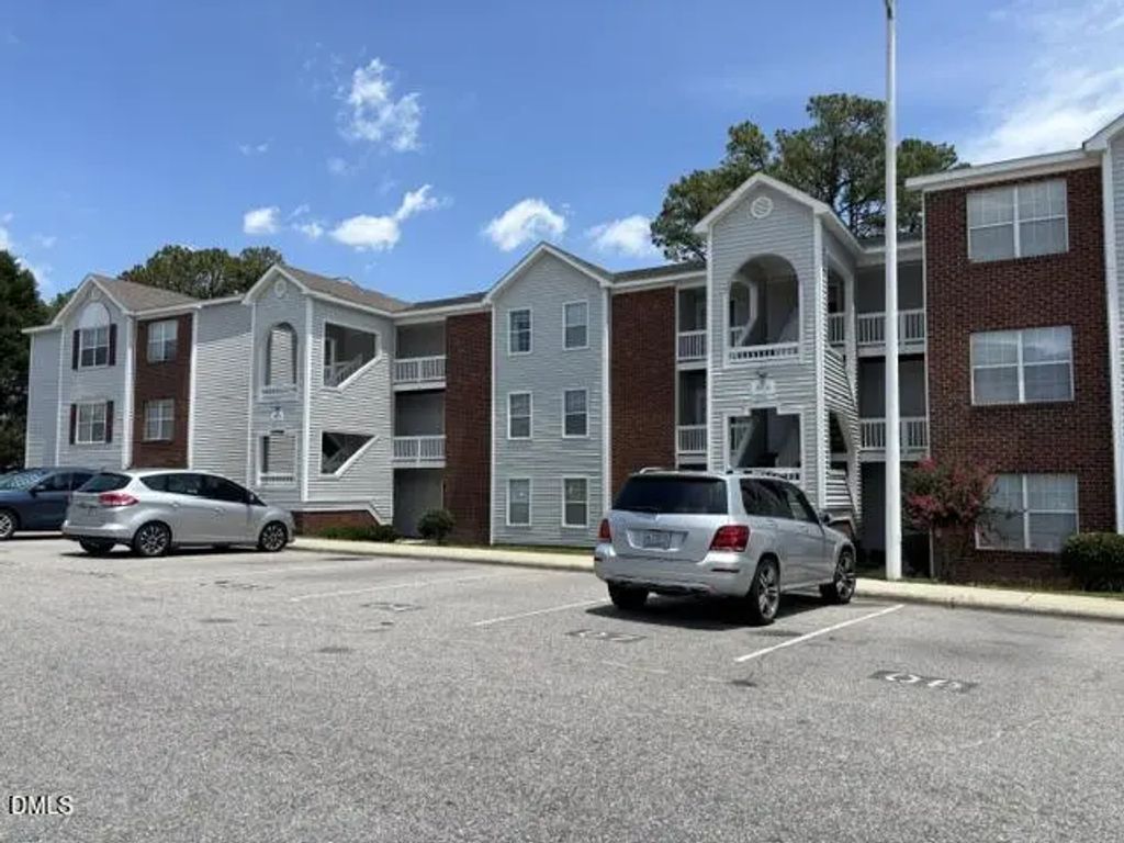 275 Waterdown Drive 7, Fayetteville