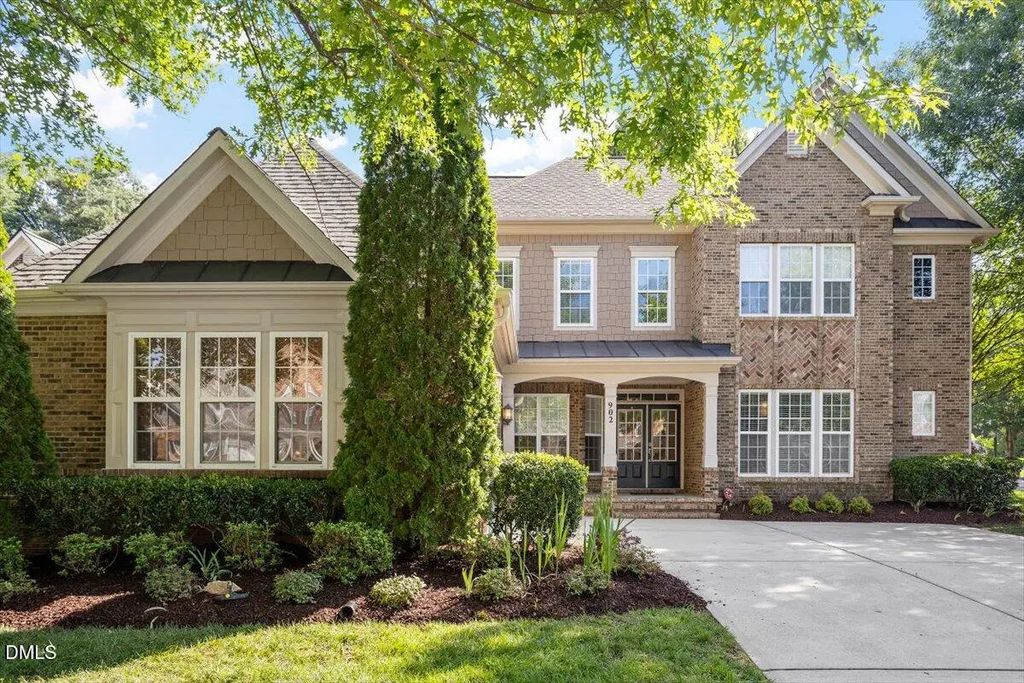 902 Ravendale Place, Cary