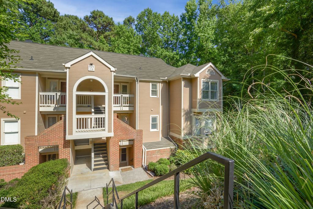 101-2d Marbury Court, Cary