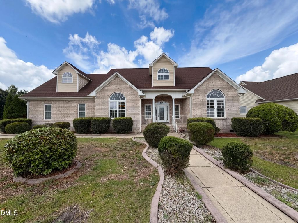 824 Camwheel Drive, Hope Mills