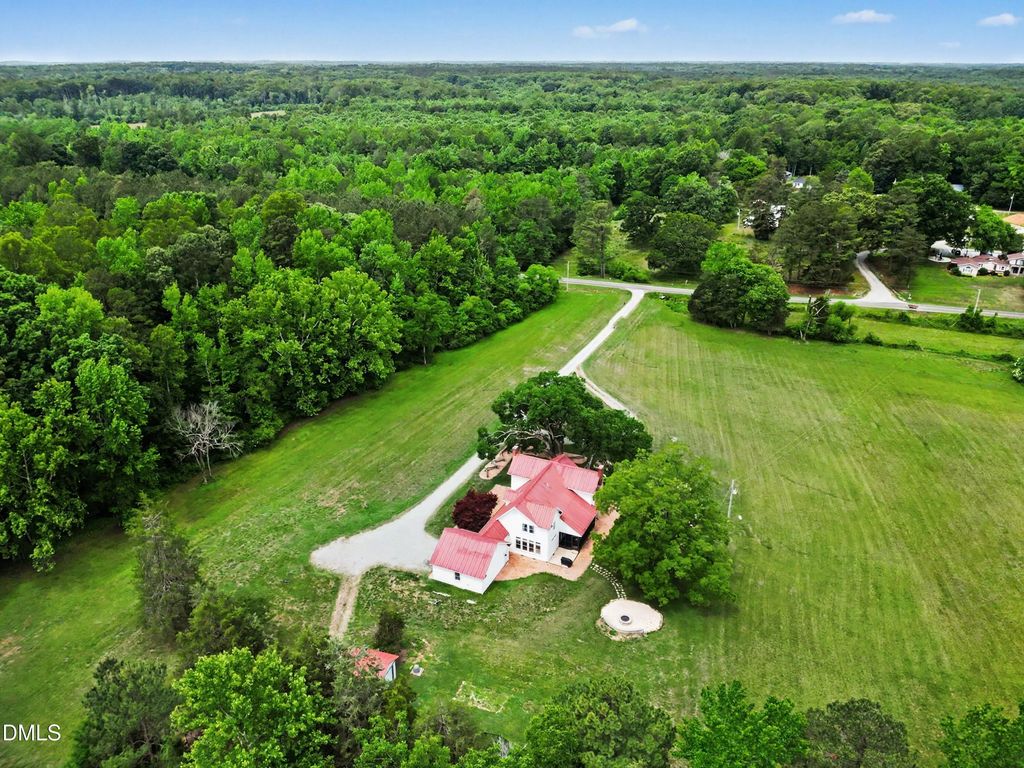 7517 Mary Hall Road, Rougemont