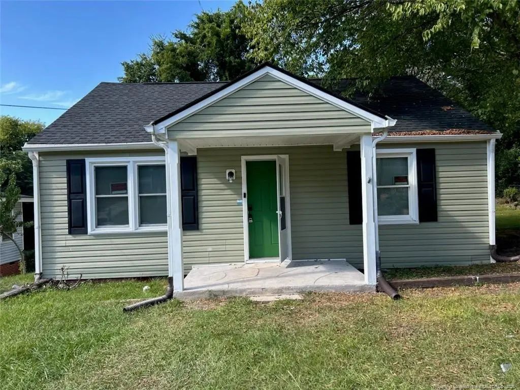 210 Sunset Avenue, Fayetteville