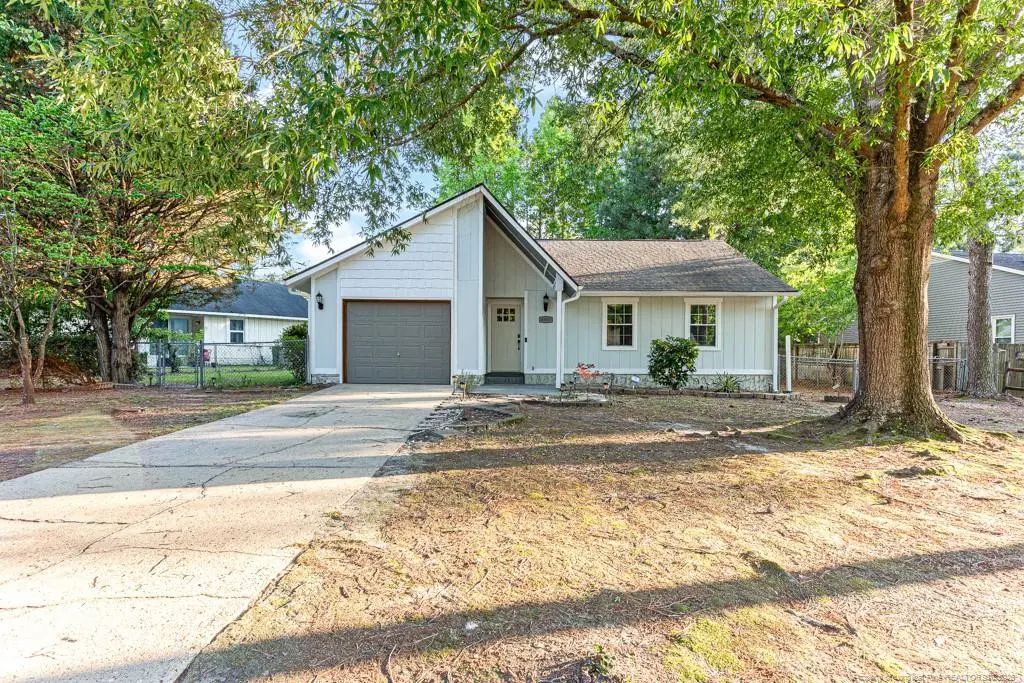 4305 Falls Drive, Hope Mills