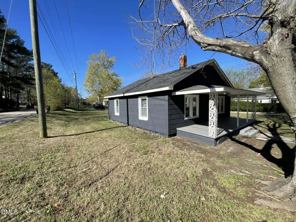 322 E Perry Avenue, Wake Forest