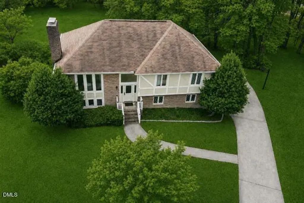 125 Riding Ridge  Road, Fuquay Varina