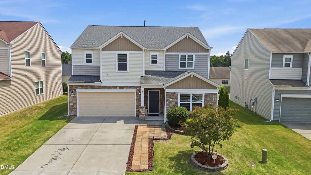 8128 Hovingham Way, Raleigh