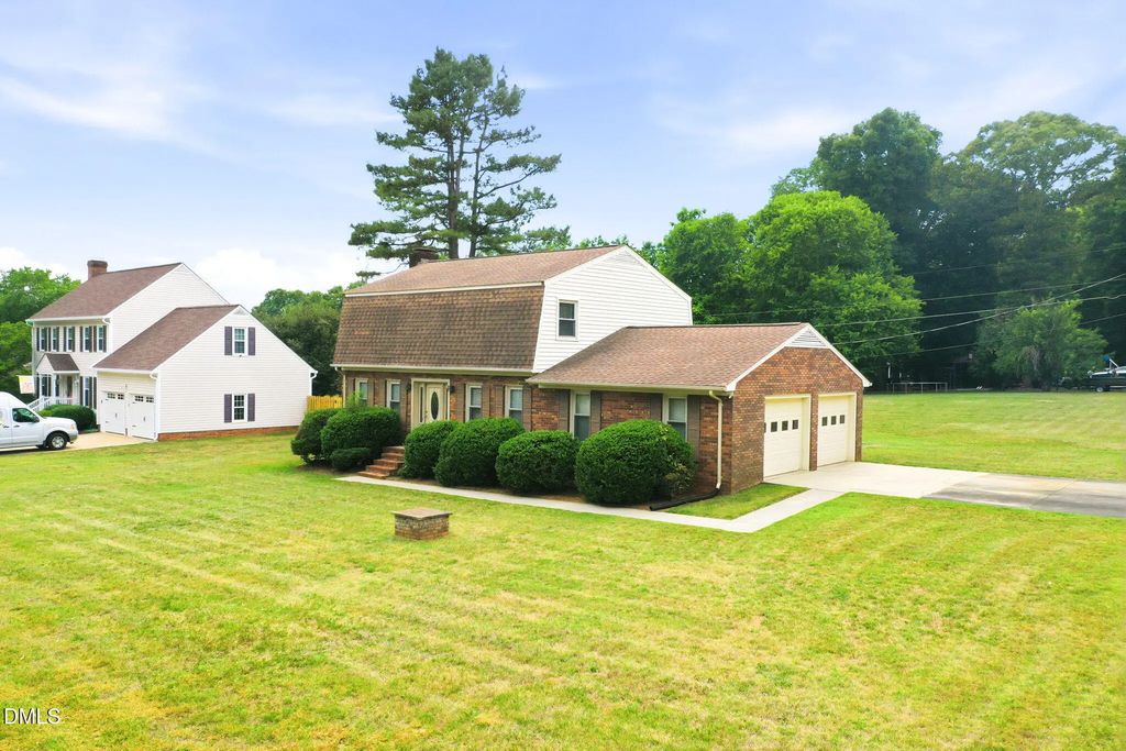 1003 Camelot Lane, Graham