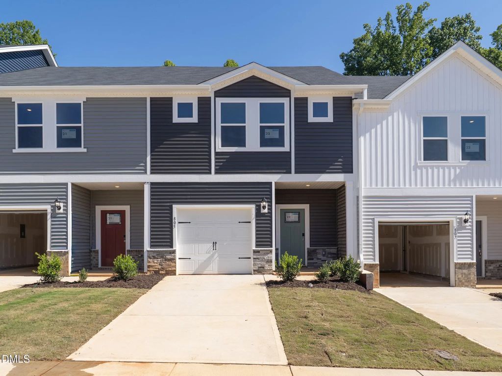 805 Stream View Court, Mebane